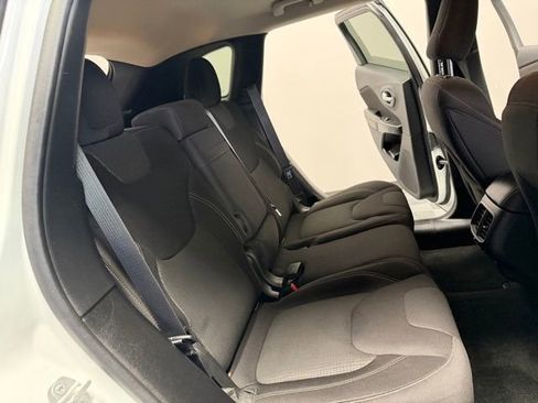 Used 2015 Jeep Cherokee Latitude w/ Cold Weather Group FWD image 27