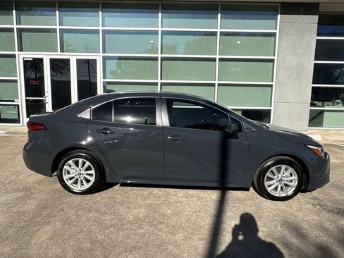 Used 2025 Toyota Corolla XLE image 24