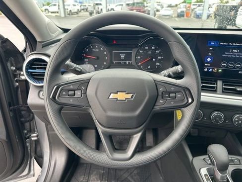 New 2026 Chevrolet Trax LS w/ LS Convenience Package FWD image 19