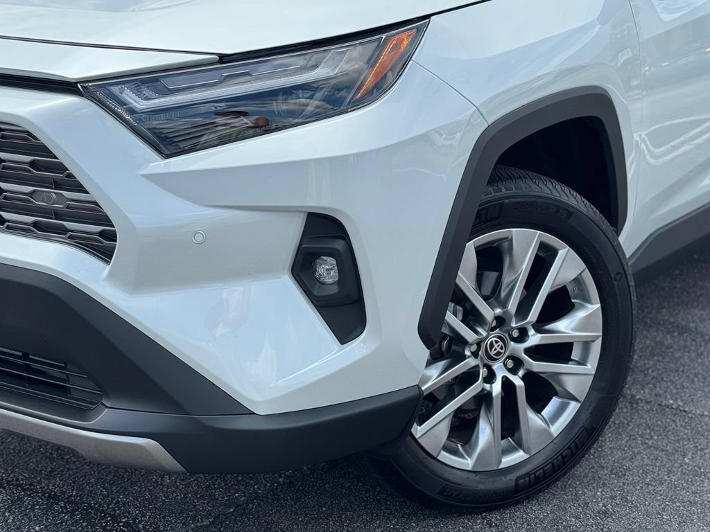 Used 2025 Toyota RAV4 Limited FWD image 5