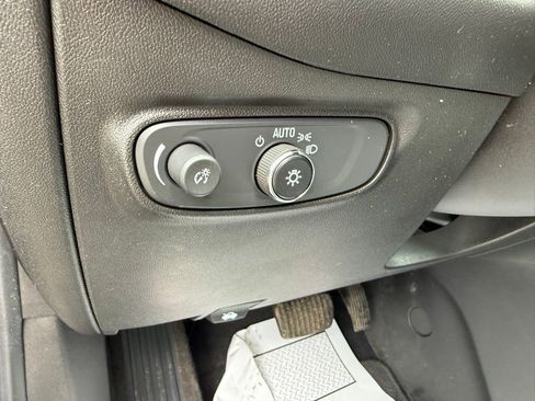 Used 2022 Chevrolet Equinox LS w/ LS Convenience Package AWD/4WD image 16