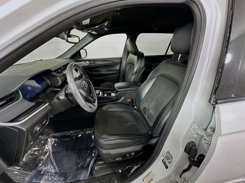 Certified 2023 Jeep Grand Cherokee L Laredo image 32