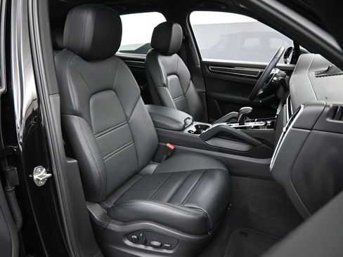 Certified 2023 Porsche Cayenne image 31
