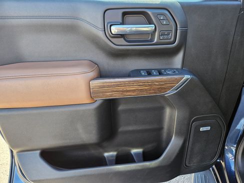 Used 2022 Chevrolet Silverado 1500 High Country w/ Technology Package image 12