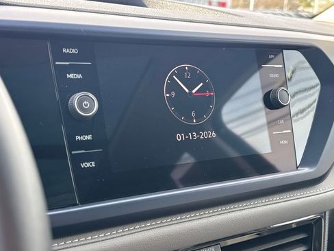 Used 2024 Volkswagen Taos SE w/ Panoramic Sunroof Package image 20