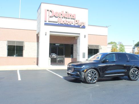 Used 2024 Lincoln Nautilus Reserve w/ Equipment Group 203A image 38