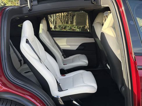 Used 2024 Tesla Model X Plaid image 33