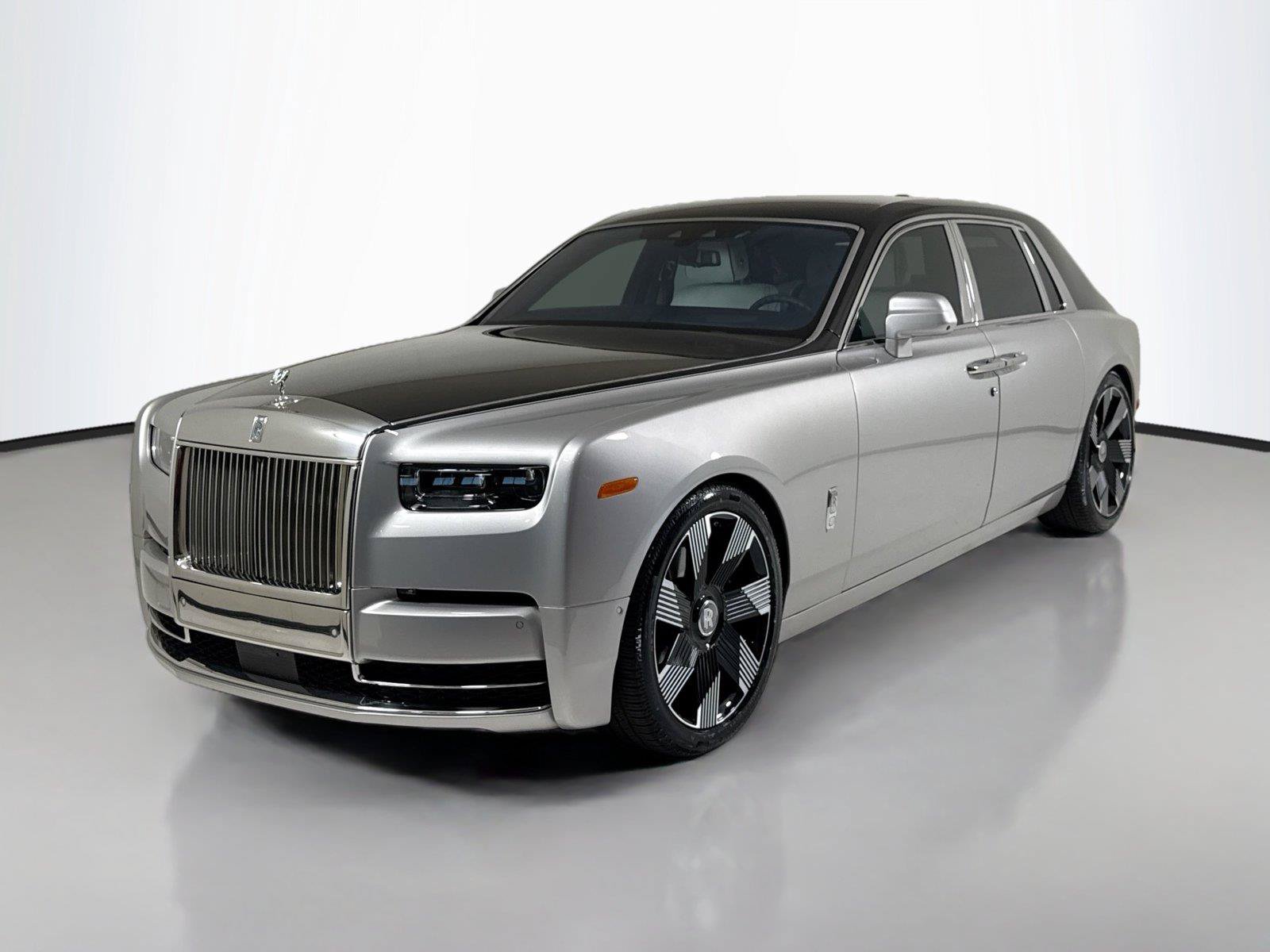 Used 2023 Rolls-Royce Phantom Sedan RWD image 9