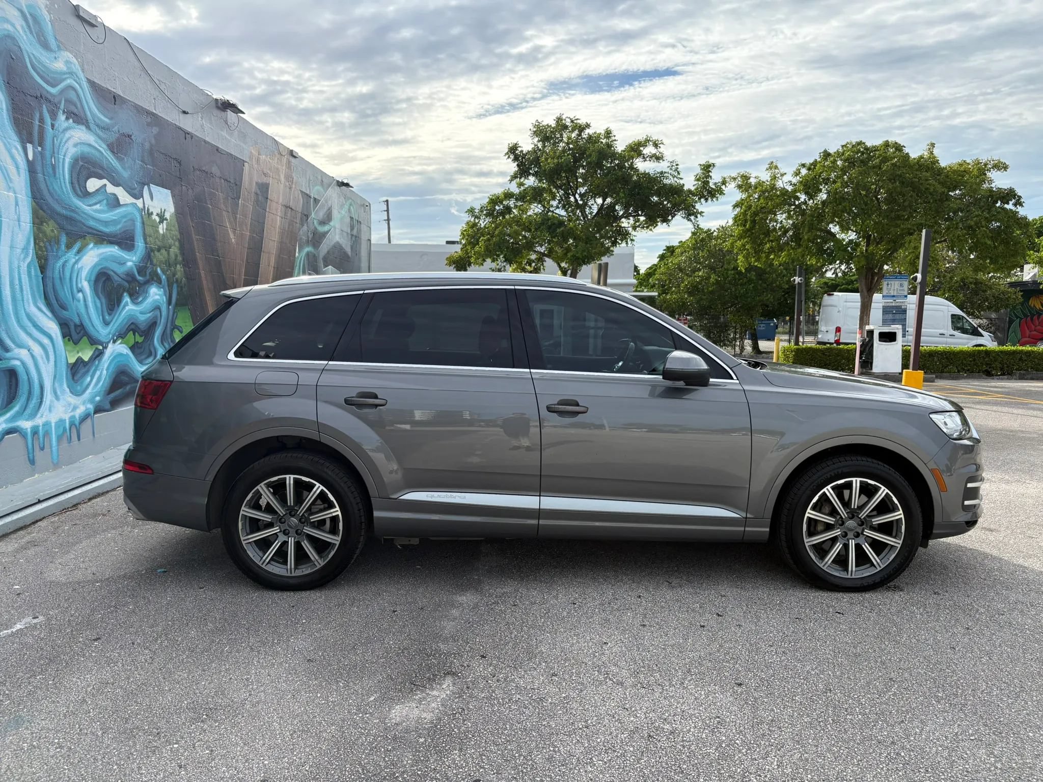 Used 2017 Audi Q7 3.0T Premium Plus w/ Premium Plus Package AWD/4WD image 5