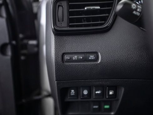 Used 2019 Nissan Rogue SV FWD image 35