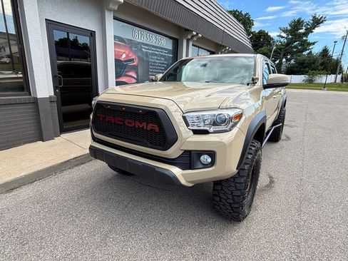 Used 2017 Toyota Tacoma TRD Off-Road w/ Premium & Technology Package image 2