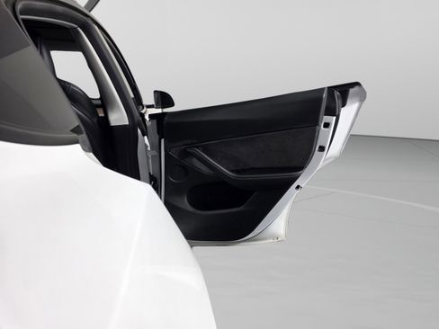 Used 2023 Tesla Model Y Long Range image 19