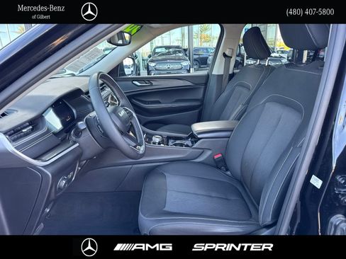 Used 2023 Jeep Grand Cherokee L Laredo AWD/4WD image 8