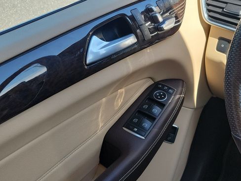 Used 2018 Mercedes-Benz GLE 350 4MATIC image 18
