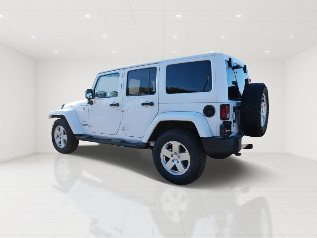 Used 2012 Jeep Wrangler Unlimited Sahara w/ Max Tow Pkg AWD/4WD image 4