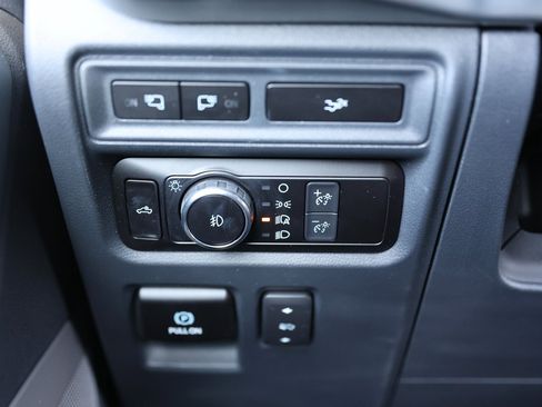 Used 2023 Ford F150 Lariat w/ Trailer Tow Package image 38