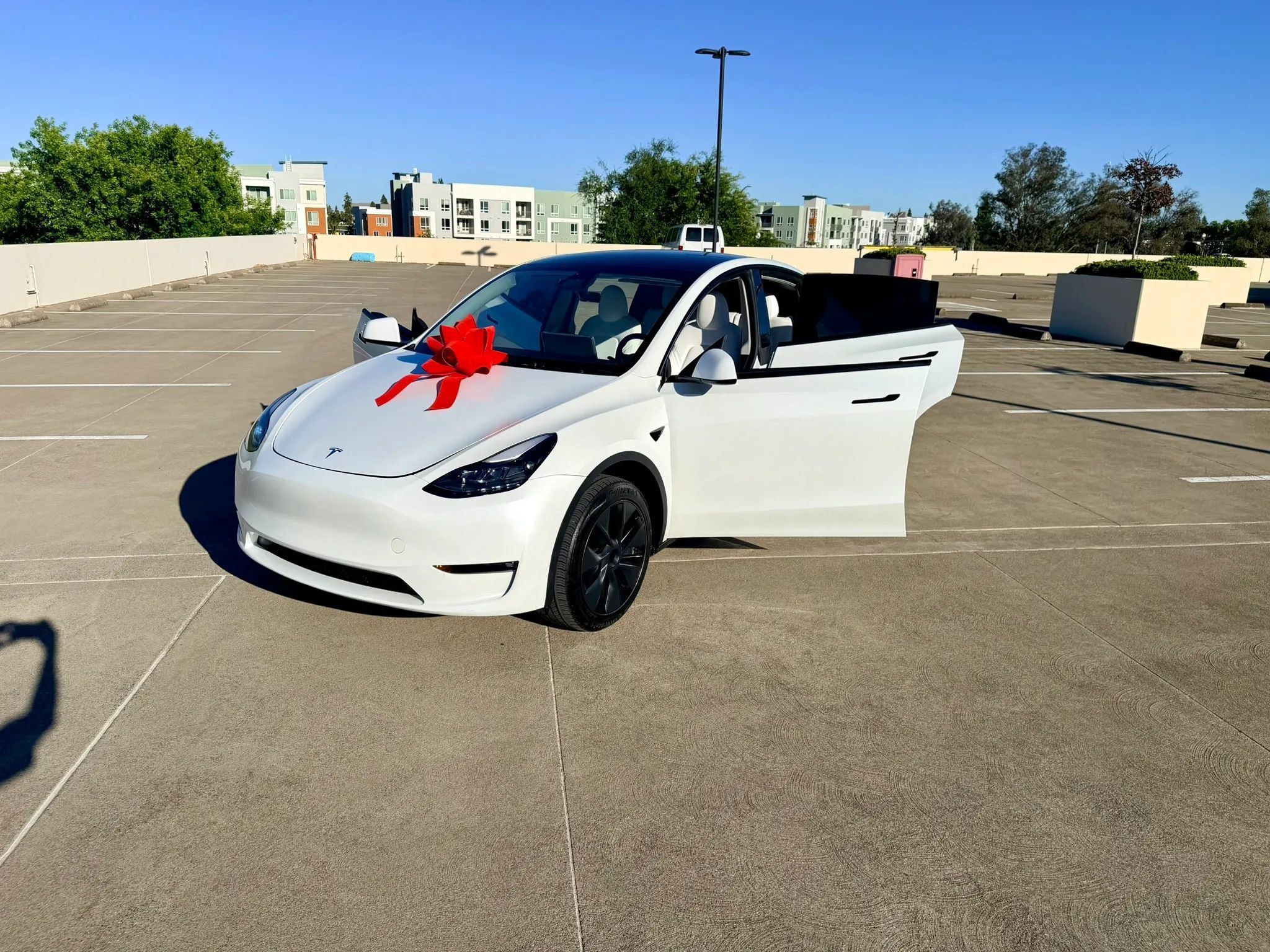 Used 2024 Tesla Model Y Long Range RWD image 35