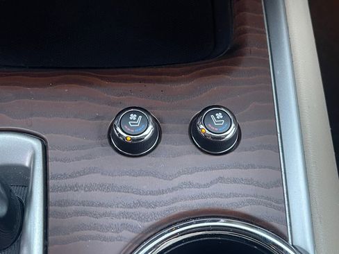 Used 2019 Nissan Pathfinder Platinum image 30