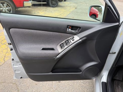 Used 2005 Toyota Matrix XR image 15