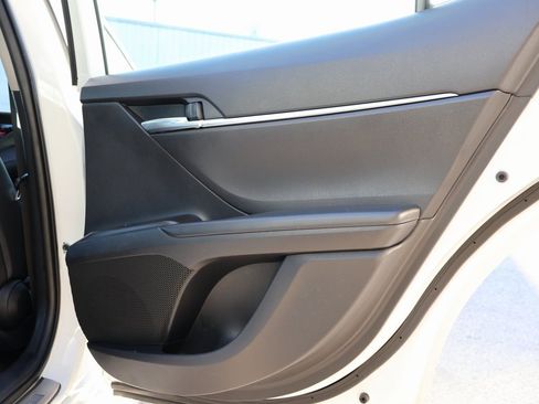 Used 2024 Toyota Camry SE image 11