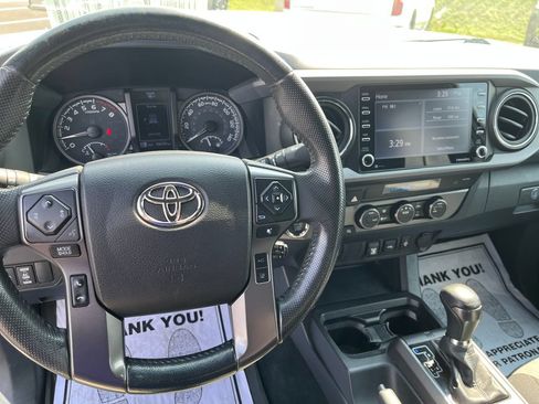 Used 2021 Toyota Tacoma TRD Sport AWD/4WD image 16