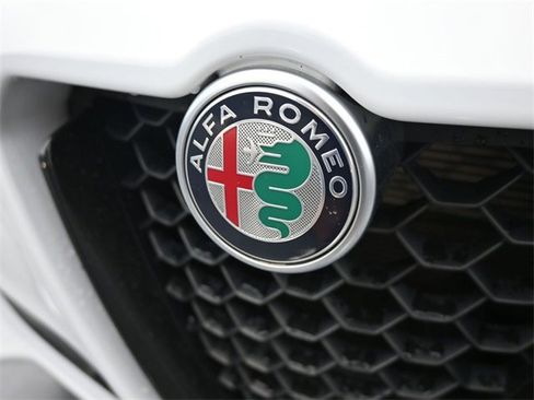 Used 2022 Alfa Romeo Stelvio Veloce image 36