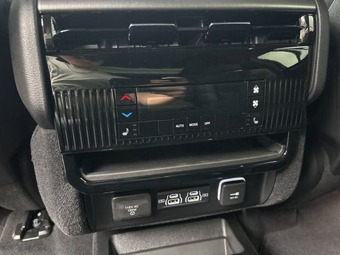 New 2025 Jeep Wagoneer Series II w/ Convenience Group I image 14