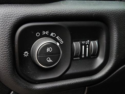 Used 2019 RAM 2500 Laramie w/ Black Appearance Package image 16