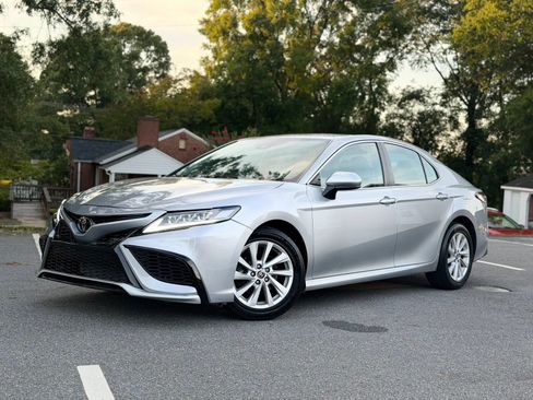 Used 2021 Toyota Camry LE AWD/4WD image 2