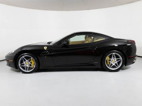 Used 2011 Ferrari California image 13