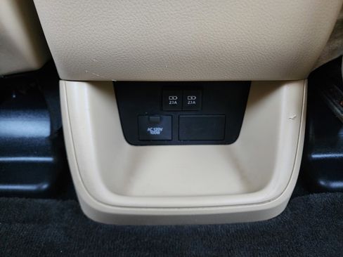 Used 2018 Toyota Highlander XLE image 39