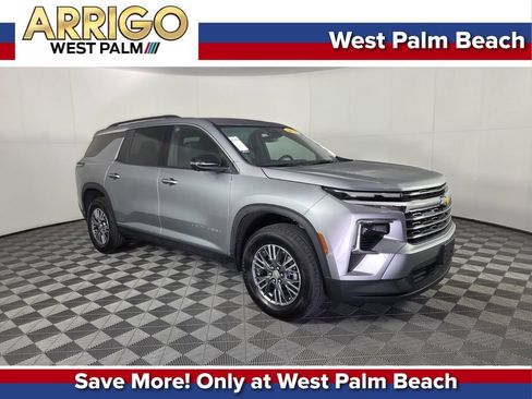 Used 2024 Chevrolet Traverse LT AWD/4WD image 1