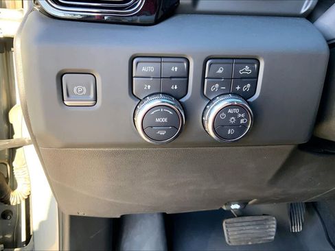 Used 2023 GMC Sierra 1500 AT4 w/ Technology Package AWD/4WD image 33
