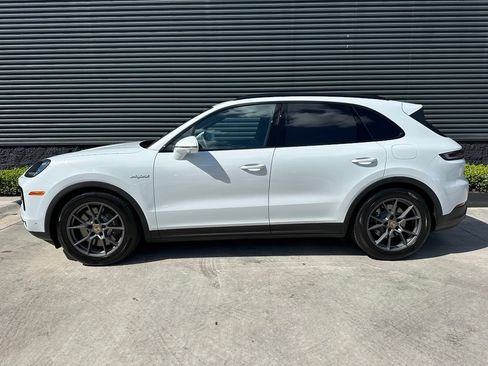 Used 2026 Porsche Cayenne E-Hybrid AWD/4WD image 2
