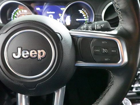Used 2022 Jeep Wrangler Unlimited Sahara w/ Cold Weather Group AWD/4WD image 14