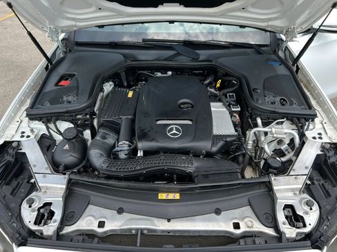 Used 2017 Mercedes-Benz E 300 4MATIC image 32
