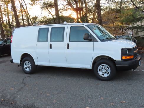 Used 2015 Chevrolet Express 2500 image 21