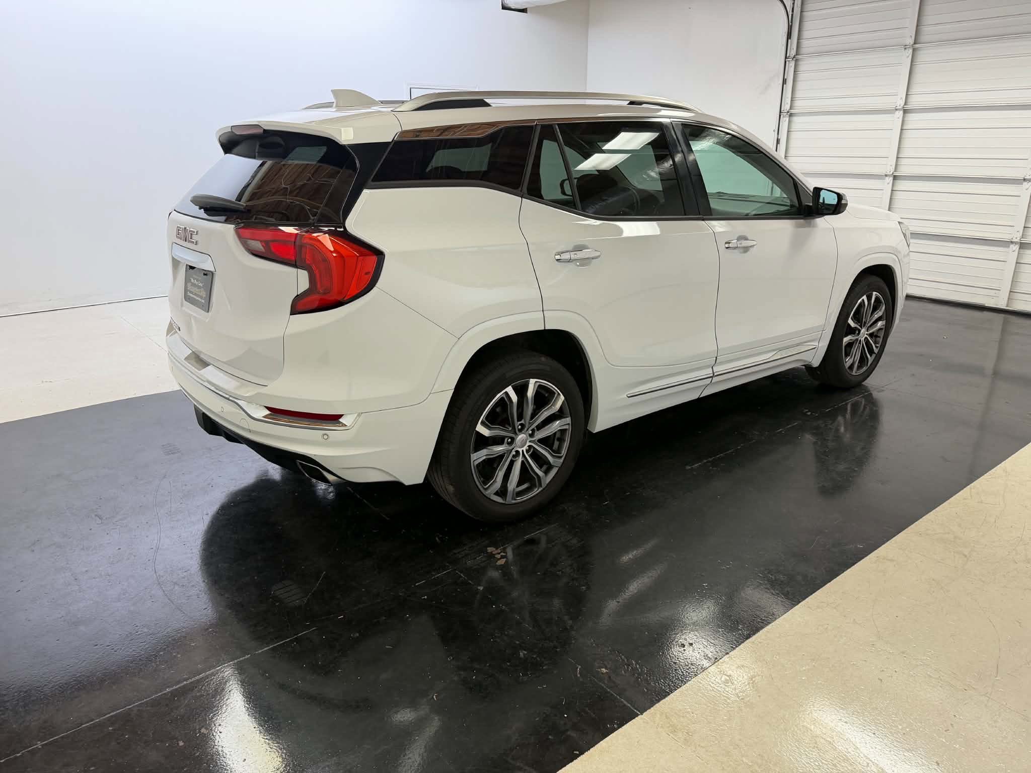 Used 2018 GMC Terrain Denali w/ Advanced Safety Package FWD image 34