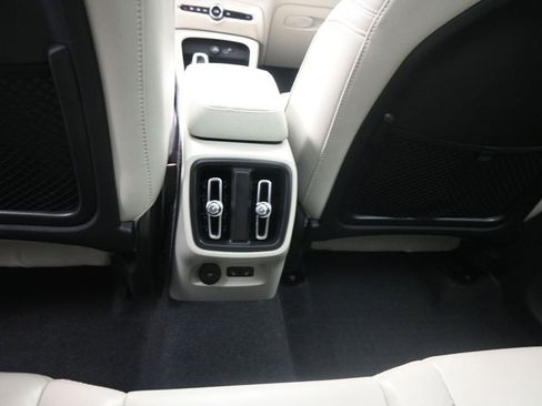 Used 2023 Volvo XC40 B5 Plus w/ Protection Package Premier image 8