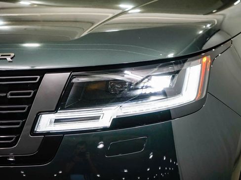 Used 2024 Land Rover Range Rover Long Wheelbase SE image 7