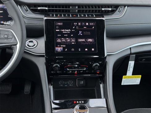 New 2025 Jeep Grand Cherokee Altitude image 13