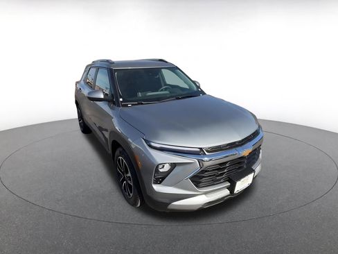 Used 2025 Chevrolet TrailBlazer LT image 3