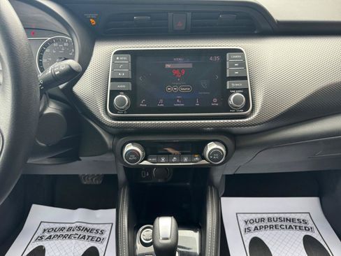 Used 2018 Nissan Kicks SV FWD image 8