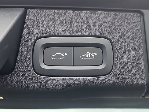 New 2026 Volvo XC60 T8 Ultra w/ Protection Package Premier image 14