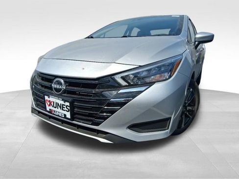 Used 2025 Nissan Versa SV image 4