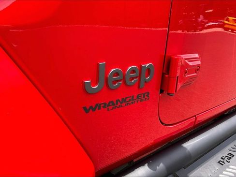 Used 2022 Jeep Wrangler Unlimited Rubicon w/ Dual Top Group AWD/4WD image 31