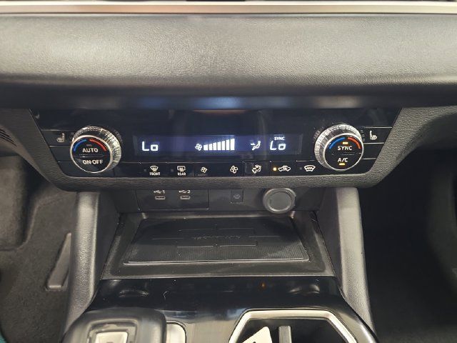 Used 2025 Mitsubishi Outlander AWD image 24