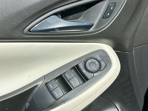 Certified 2022 Buick Encore GX Select w/ Advanced Technology Package image 18