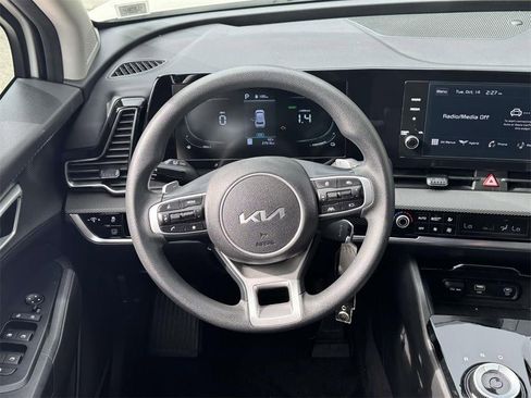 Used 2023 Kia Sportage LX image 15