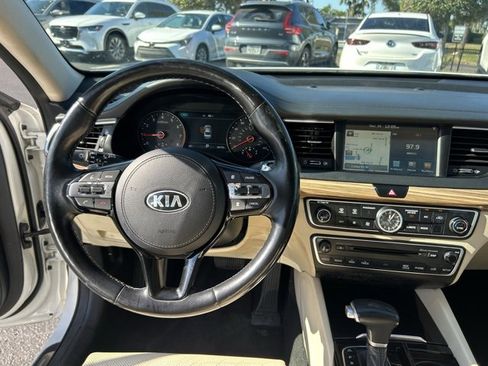Used 2017 Kia Cadenza Technology image 18